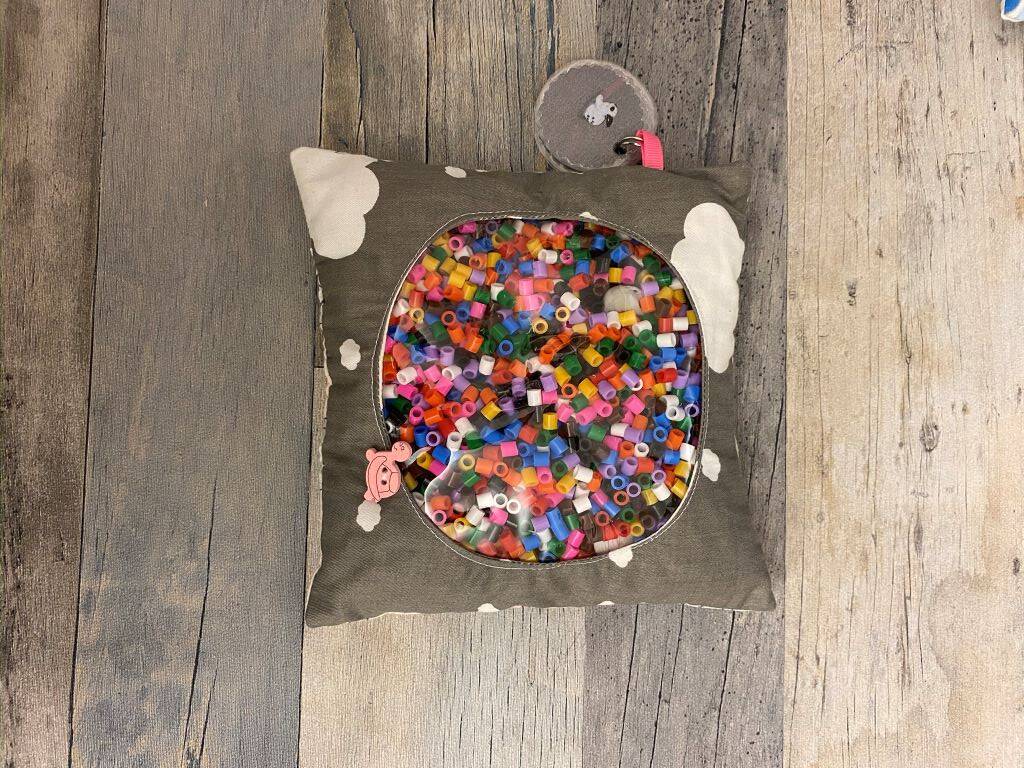 To go Spielsachen, Spy Bag, unterwegs mit Kindern, Kinderbeschäftigung, Reisen mit Kindern